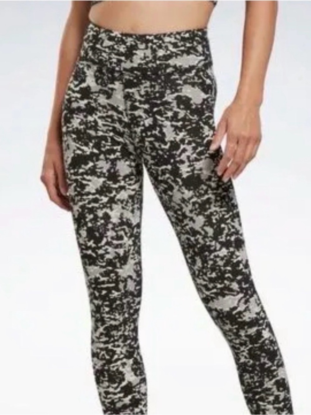 Lululemon Wunder Under High-Rise 7/8 Tight *Full-On Luxtreme 23” Size 4